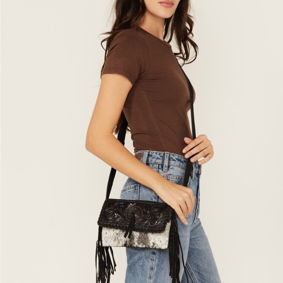 Shyanne Handbags - Shyanne women’s cassidy hair-on tooled Leather crossbody